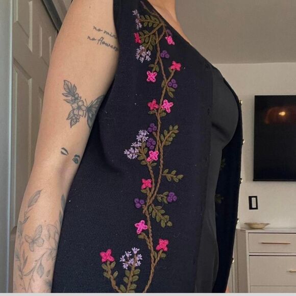 Vintage Crystal Kobe Black Embroidered Vest – Size Small - Picture 2 of 6